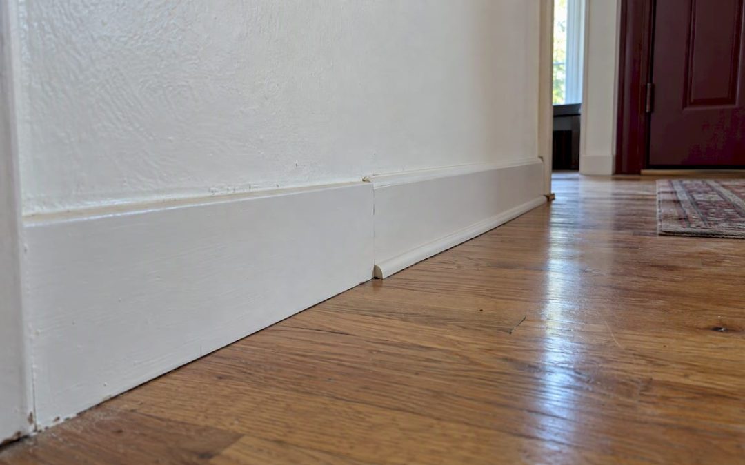 Baseboard and shoe molding meet an oak floor
